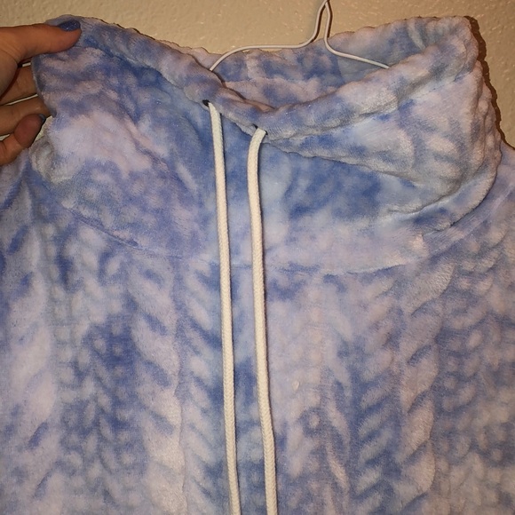 Fluffy cropped sweatshirt - Picture 5 of 8